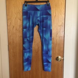 Cubic patterned athletic leggings